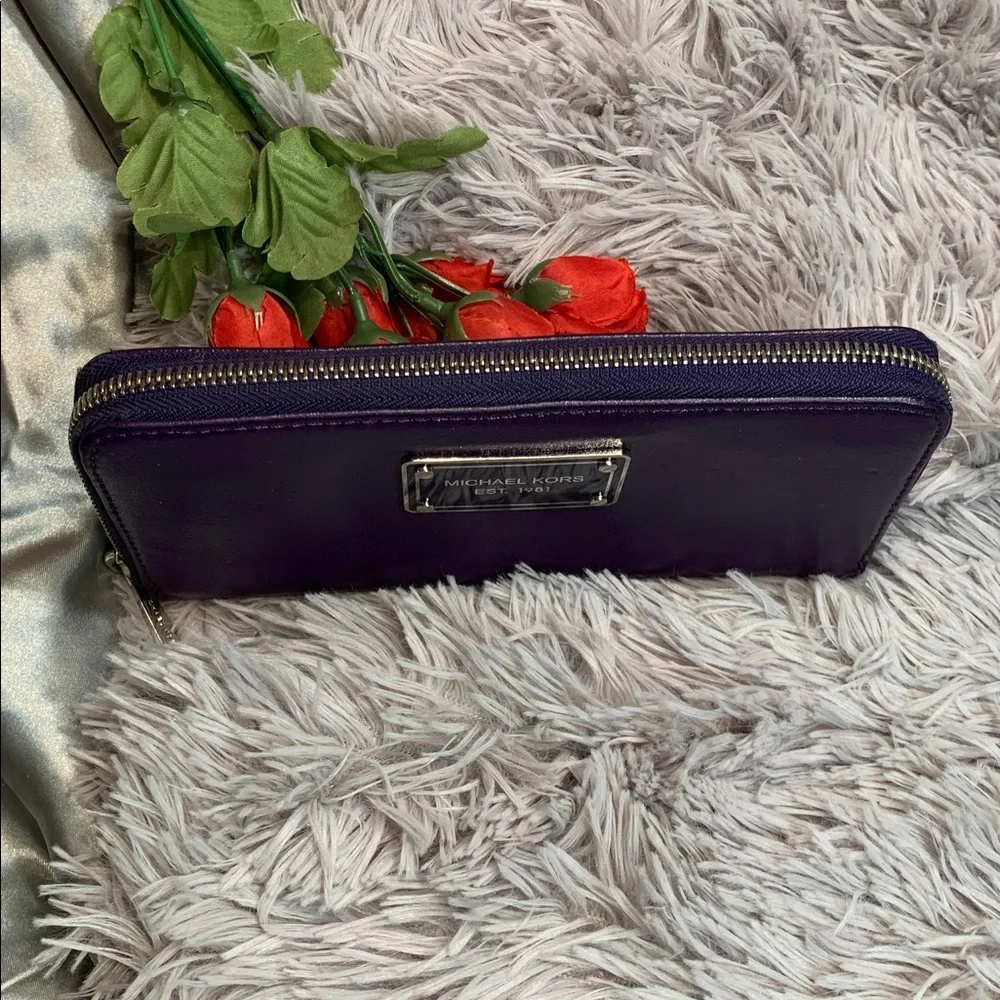 🌹 VINTAGE Michael Kors Shiny Deep Purple Zip-Around Leather Wallet